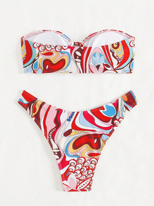 Venta al por Mayor de Tops Bandeau Estampados para Playa - Mini Bikini Sexy para Mujer con Cuello en V y Estampado Floral - Product Image 3