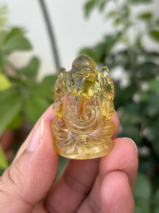 Estatua de Ganesha Tallada a Mano en Citrino Natural |   Mini Ídolo de Ganesha de Cristal |   Decoración de Altar para Divinitades Hindúes |   Regalo Espiritual al por Mayor - Product Image 1