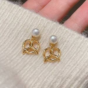 Pendientes Colgantes de Perlas de Agua Dulce con Diseño de Nicho Estilo Coreano, Accesorios de Moda con Cuentas de Pan, Artículos Populares de Verano para Mujer - Product Image 1