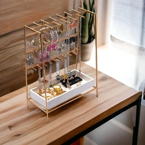 Support à bijoux élégant avec rotation à 360 degrés, tiges de rangement verticales, organisateur de colliers et bracelets, base de présentation compacte pour coiffeuse - Product Image 5