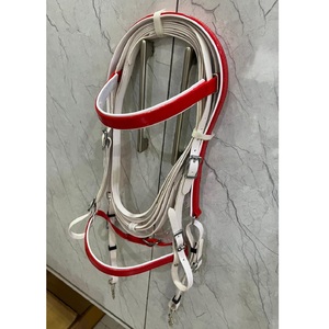 Ensemble de bridon pour cheval en PVC rouge et blanc avec rênes assorties, durable, imperméable, ajustable, avec attaches en acier inoxydable, disponible en 4 tailles - Product Image 1