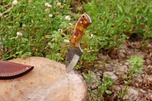 Couteau à Découper Premium Fait Main en Acier D2 – Couteau de Chasse et de Camping avec Manche en Résine Personnalisé - Product Image 4