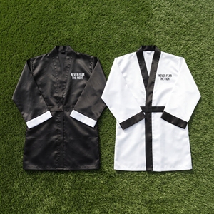 Robe de boxe professionnelle légère en satin à capuche – Tenue personnalisée pour les combats de boxe et l'entraînement aux arts martiaux - Product Image 2