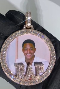 Colgante Personalizado con Foto, Collar Conmemorativo con Diamantes de Moissanita, Marco Redondo, Plata de Ley 925 - Product Image 2