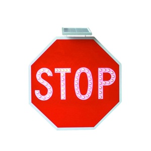 Feu Stop Solaire LED pour PC avec Flèche de Signalisation de Sécurité Routière, Protection IP65 et Réflecteur - Product Image 1