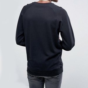 Sudadera básica de cuello redondo, teñida en color liso, de peso medio, cómoda, de fabricante, para venta en línea. - Product Image 4