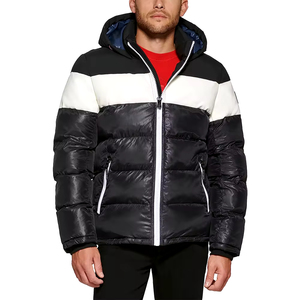 Chaqueta ligera tipo puffer con cubierta facial completa, resistente al agua y con marca personalizada para hombre - Product Image 4