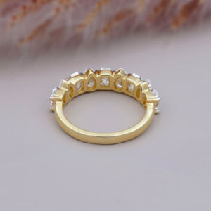 แหวนเพชรแล็บโกรว์แบบเต็มวง ทองคำเหลือง ประดับมรกต เพชรรูปไข่ และเพชรรูปหยดน้ำ แหวนแต่งงานแบบเต็มวง แหวนเพชรสำหรับวันครบรอบ - Product Image 4
