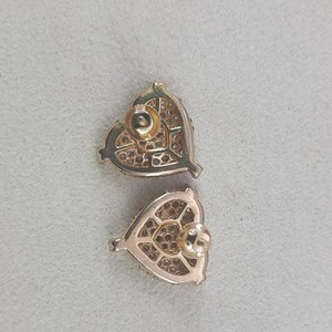 Boucles d'oreilles clous pour femme en diamant naturel taille ronde en forme de cœur, 1,17 carats au total, en argent sterling 925 plaqué or jaune, serti à griffes, tendance, vente en gros - Product Image 3