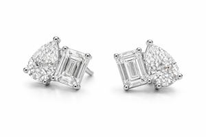 Boucles d'oreilles clous Toi et Moi en or pur 14K avec émeraude et diamant taille poire 0,5 ct, clarté DEF VS-VVS, pour mariage et usage quotidien - Product Image 6