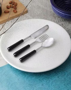 Ensemble de couverts élégants en métal pour la table : cuillère, fourchette et paires de service, conçues pour un service fluide et une décoration de table raffinée - Product Image 5