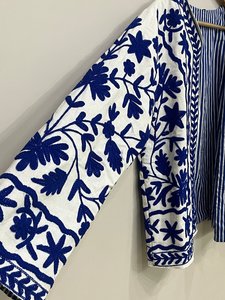 Veste en velours brodée Suzani, manteau Suzani, veste d'hiver, veste courte Suzani, veste brodée à la main pour femmes - Product Image 4