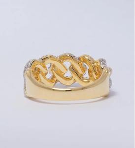 Bague en or blanc élégante de qualité supérieure avec diamant central étincelant de haute clarté, idéale pour une demande en mariage, disponible à la vente - Product Image 4