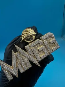 Pendentif personnalisé pour homme en or jaune plaqué 14 carats avec moissanite véritable ronde de 3 carats - Product Image 3