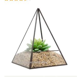 ตู้กระจกทำมือรูปทรงเรขาคณิตแปลกตา พร้อมของตกแต่งแขวนผนัง ราคาขายส่งจากโรงงาน - Product Image 4