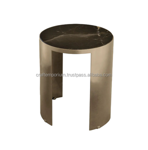 Tabourets en métal de qualité supérieure fabriqués à la main avec une construction robuste et des dessus en marbre luxueux pour servir de mobilier d'intérieur élégant - Product Image 3