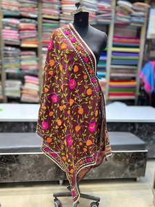 Vente en gros de vêtements de plage ethniques indiens brodés, dupattas Phulkari, dupattas en georgette brodés à la main et colorés pour femmes - Product Image 3
