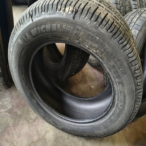 Pneu SUV d'occasion 275 55R20 robuste et fiable, idéal pour la conduite sur autoroute, offrant une maniabilité fluide, une stabilité et un confort de roulement. - Product Image 3