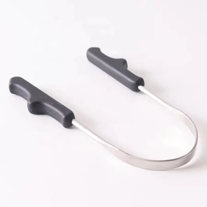 Grattoir à langue pour enfants et adultes, réutilisable, en métal et avec manche en silicone - Product Image 3