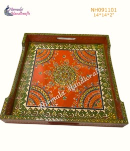 Plateau de rangement carré en bois artisanal Nirmala 14x14x2 pouces, design bohème, motif peint à la main rouge et vert, pour intérieur - Product Image 1
