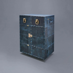 Coffret de rangement et armoire vintage en cuir écologique moderne pour outils, bouteilles de vin, verres et autres articles - Product Image 2