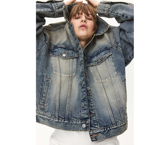 Ensemble OEM personnalisé pour femme : Veste en jean vintage délavé et jean large, tenue streetwear usée, vente en gros - Product Image 4