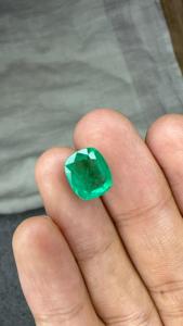 Émeraude Naturelle Zambienne Rare de 3,83 Carats, Coupe Coussin, Pierre Précieuse Verte, Qualité Bijoux de Luxe, Fournisseur en Gros - Product Image 2