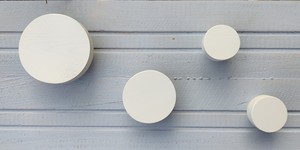 Porte-manteau mural rond en bois fait main, couleur naturelle personnalisable, pour chambre, couloir, entrée, rangement et décoration - Product Image 4