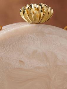 กระเป๋าคลัทช์เรซิ่นสีขาวพรีเมียม งานแฮนด์เมด กันน้ำ พร้อมสายโซ่  งานฝีมือเรซิ่น  เครื่องประดับแฟชั่นสำหรับผู้หญิง - Product Image 4