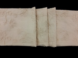 Tela Bordada con Cordón de Algodón Blanco de Primera Calidad - Diseño Floral Intrincado para Prendas de Lujo y Manualidades - Product Image 3