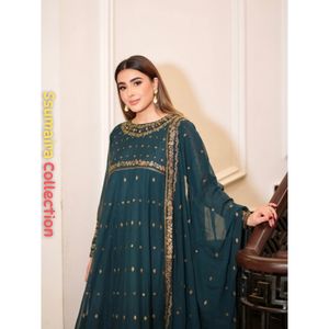 Robe de l'Aïd Collection Ssumaira – Robe de soirée en mousseline de soie pour femme, longueur genou, silhouette royale flatteuse, look coordonné complet - Product Image 3