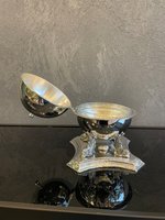 Ensemble de bols en métal poli faits à la main avec un design de service pour caviar noir, pour la décoration de table de mariage de luxe par UO INDIA