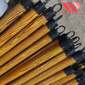 Manches de balai en plastique robuste fabriqués au Vietnam, manches de balai à grain de bois avec filetage italien et tête en PVC, pelle à poussière écologique pour le nettoyage domestique - Product Image 3