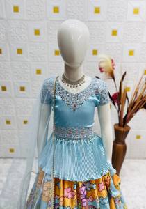 ชุดสาหรี่กะมีซแบบดั้งเดิมสำหรับเด็กผู้หญิงจาก NiMa Creations ผ้าชีนอน ความยาวระดับเข่า แห้งเร็ว เหมาะสำหรับงานแต่งงานและงานปาร์ตี้ สไตล์อินเดีย-ปากีสถาน ทรงปกติ - Product Image 4