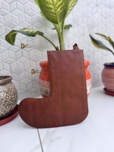 Nouveauté : Chaussette de Noël en cuir artisanal pour la famille, à suspendre au sapin ou au foyer, et sac cadeau pour la décoration de fête - Product Image 2