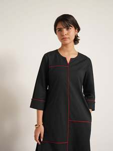 Vestido Maxi Negro con Ribete en Contraste Rojo, Manga Tres Cuartos, Corte Holgado, Tela de Algodón Tejido, Uso Diario Informal - Product Image 5