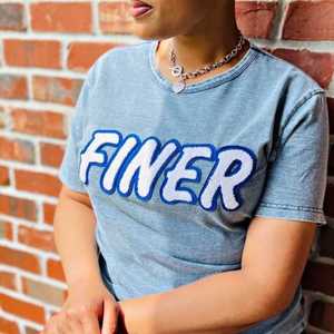 Chemise en jean gris clair Zeta Phi Beta avec broderie chenille bleue lettres grecques pour femme – Coupe décontractée et élégante - Product Image 6
