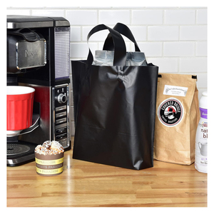 Venta caliente logotipo personalizado impreso PE bolsa de plástico con asas de bucle suave claro PP fuelle embalaje para cosméticos - Product Image 1