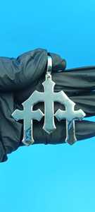 Pendentif Triple Croix Iced Out Luxe en Argent Sterling 925 Plaqué Or 18K avec Moissanite, Bijou Religieux Cadeau pour Homme - Product Image 4