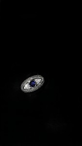 Anillo de cóctel de lujo en plata 925 con forma de ojo, con diamantes pavé y piedra principal de zafiro, unisex, para uso diario. - Product Image 2