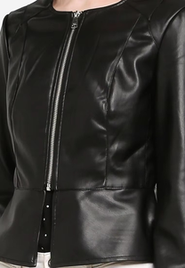 Veste pour femme de qualité supérieure, sans col, col rond, fermeture éclair, ourlet court, imitation cuir, manches longues - Product Image 4