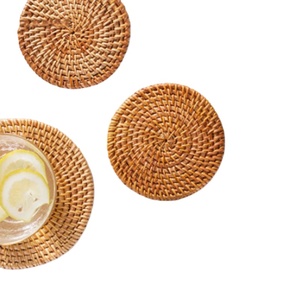 Plato de Bambú y Ratán Ecológico, Hecho a Mano, Decoración Natural para el Hogar, Vajilla TUYET DUNG, Diseño Clásico de Flores, Hecho en Vietnam - Product Image 1