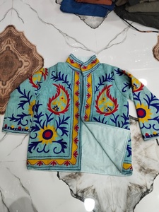 Chaquetas Acolchadas Suzani Florales Hechas a Mano con Bordado Intrincado, Ropa Casual de Invierno de Algodón Transpirable y Ecológico para Boutiques - Product Image 5