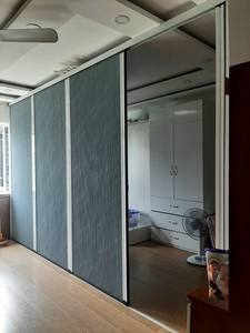 Persianas plegables de nido de abeja de primera calidad diseñadas para ventanas, que se ajustan al interior y ofrecen sombreado ajustable a la izquierda, a la derecha y hacia arriba. - Product Image 2