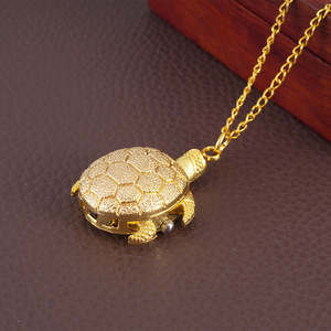 Nuevo Reloj de Pulsera con Colgante de Tortuga Dorada Retro, Venta al por Mayor de Fábrica 2026, Reloj de Cuarzo con Tapa Abatible, Esfera de Cristal de 38 mm con Indicadores - Product Image 5
