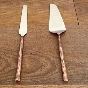 Food Grade Metal Cake <b>Knife</b> With <b>Sharp</b> Serrated Edge For Clean Cake Cuts Cake Cutting Experience - Product Image 3