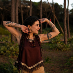 Top de Algodón Estilo Boho con Detalles de Flecos Tribales y Espalda Ajustable, Top Cómodo para Festivales y Estilo Veraniego - Product Image 4