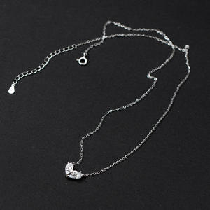 จี้รูปหัวใจ AMBER JEWELS T-3121 สร้อยคอแสตนเลสสตีลชุบทอง 18K ประดับเพชร สำหรับทุกเพศ สไตล์โรแมนติก เหมาะสำหรับงานแต่งงาน ได้รับการรับรองจาก IGI - Product Image 3
