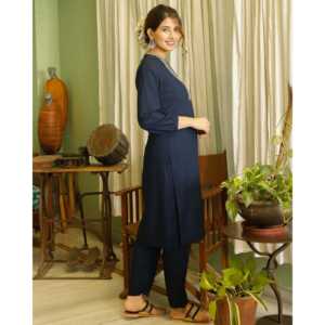 Ensemble Kurta en crêpe bleu indigo respirant pour femmes, taille XS, avec manches trois-quarts - Product Image 2