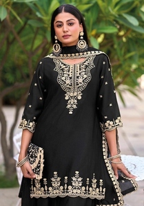 Traje Plazzo Étnico Preconfeccionado para Mujer Chinon con Bordado Intenso para Bodas y Diwali - Product Image 5